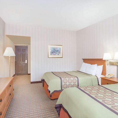 Days Inn By Wyndham Albany Suny Esterno foto