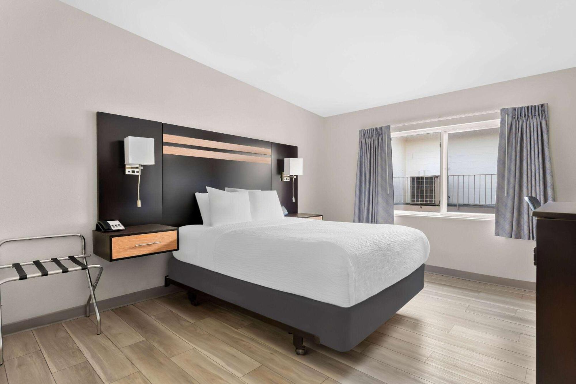 Days Inn By Wyndham Albany Suny Esterno foto