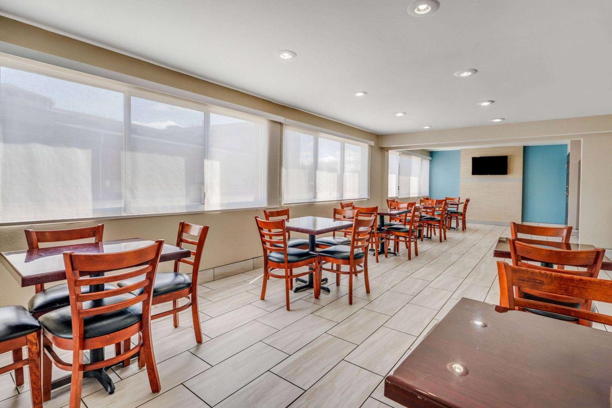Days Inn By Wyndham Albany Suny Esterno foto