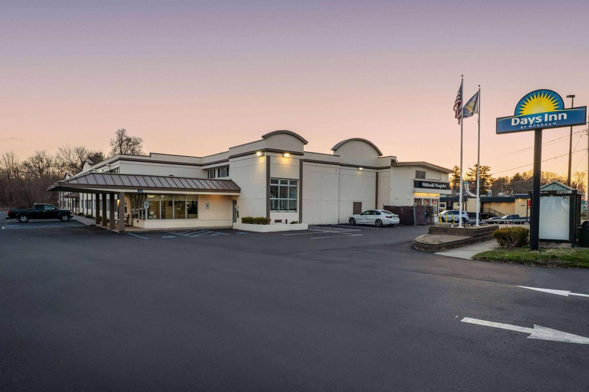 Days Inn By Wyndham Albany Suny Esterno foto