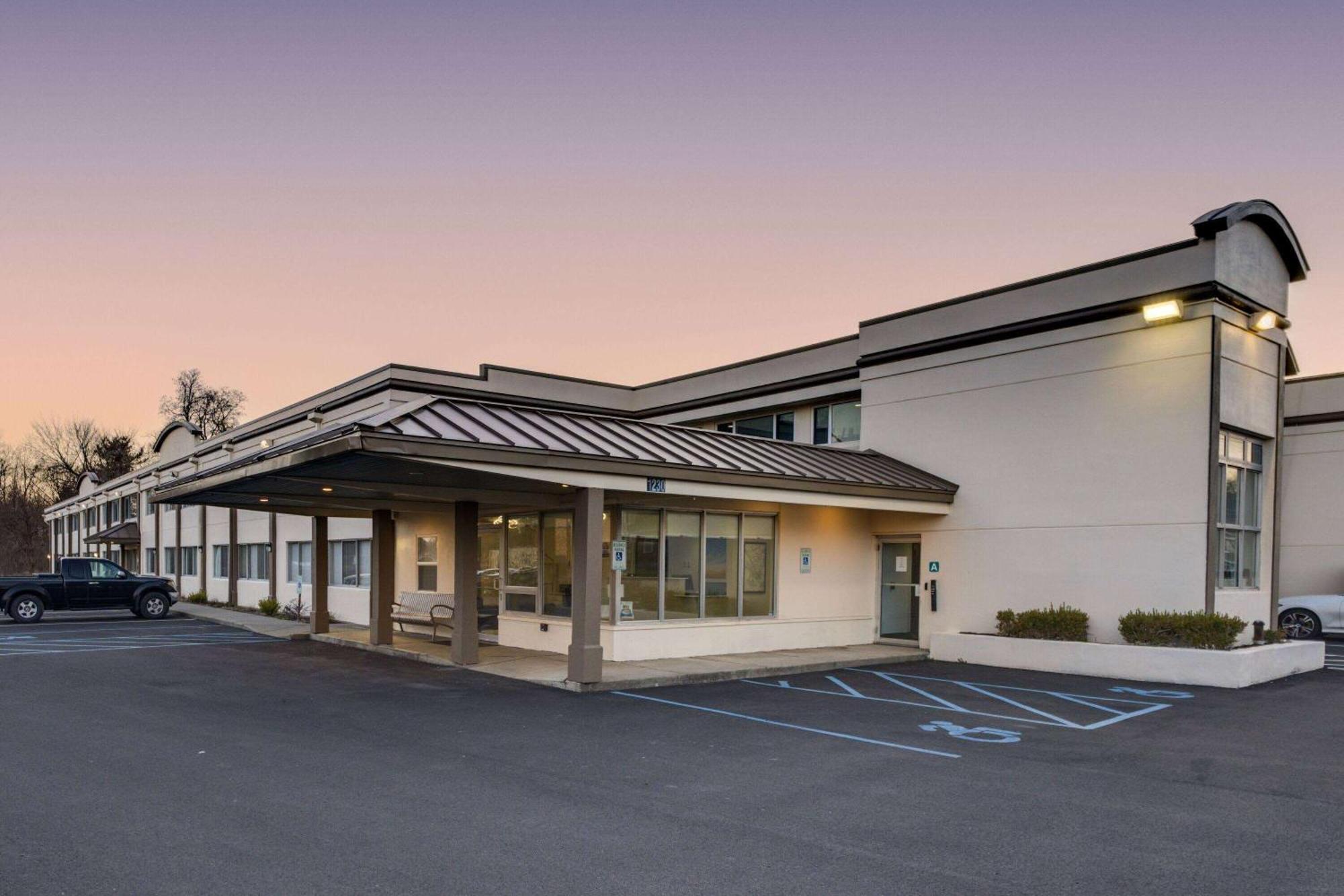 Days Inn By Wyndham Albany Suny Esterno foto
